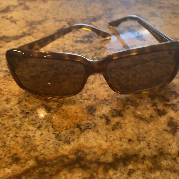 Gucci sunglasses with case - Picture 2 of 13